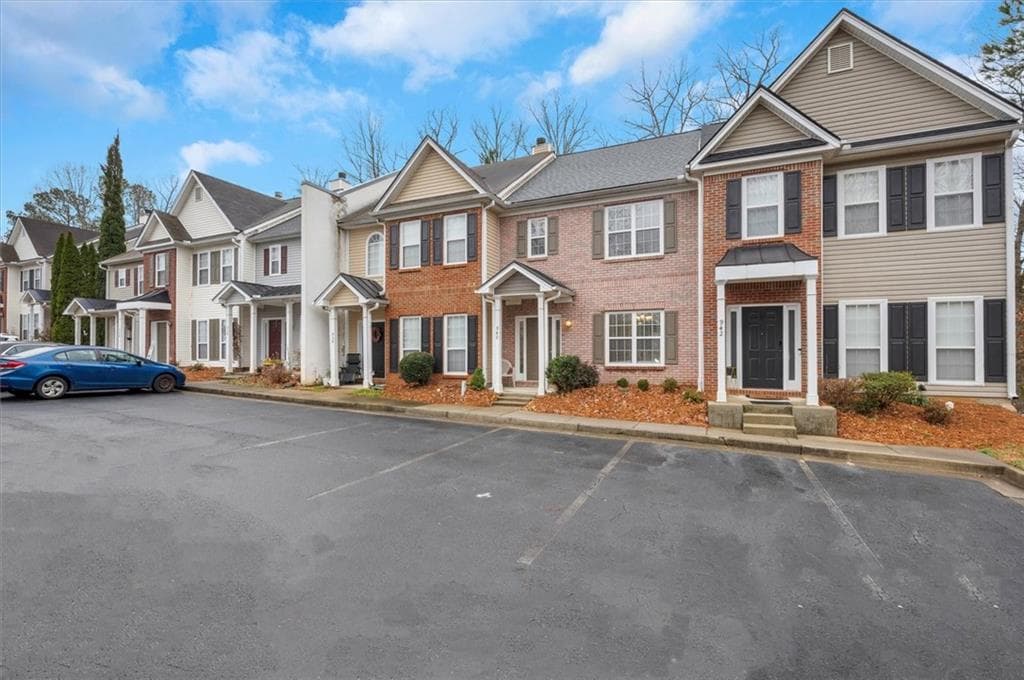 2 bedroom, 3 bathroom, 1,560 sq ft townhouse for rent at 940 Tree Creek Boulevard, Lawrenceville, GA 30043 for $2,350 a month — photo 3