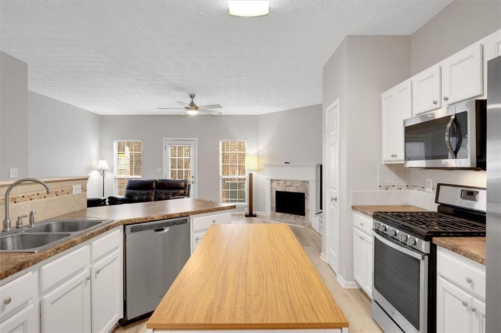 2 bedroom, 3 bathroom, 1,560 sq ft townhouse for rent at 940 Tree Creek Boulevard, Lawrenceville, GA 30043 for $2,350 a month — photo 10