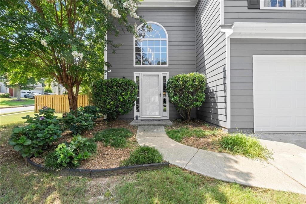 3 bedroom, 3 bathroom, 2,052 sq ft single family residence under contract at 3490 Parkbrooke Lane, Duluth, GA 30096 — photo 3