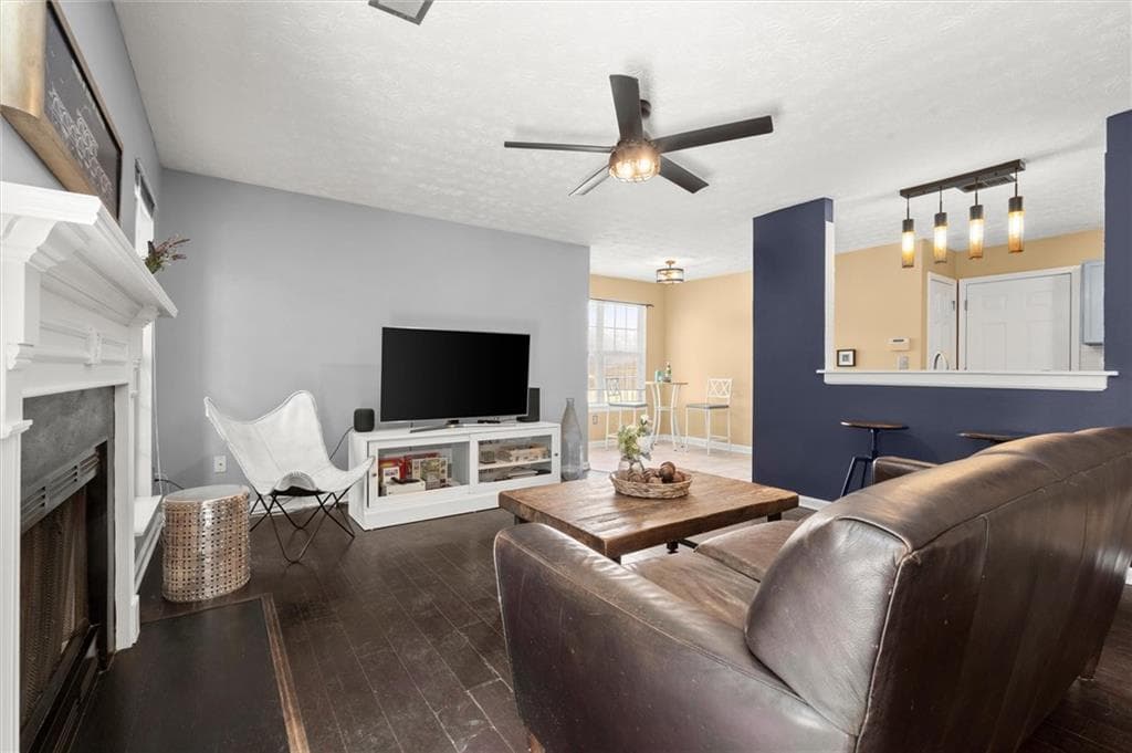 3 bedroom, 3 bathroom, 2,052 sq ft single family residence under contract at 3490 Parkbrooke Lane, Duluth, GA 30096 — photo 9