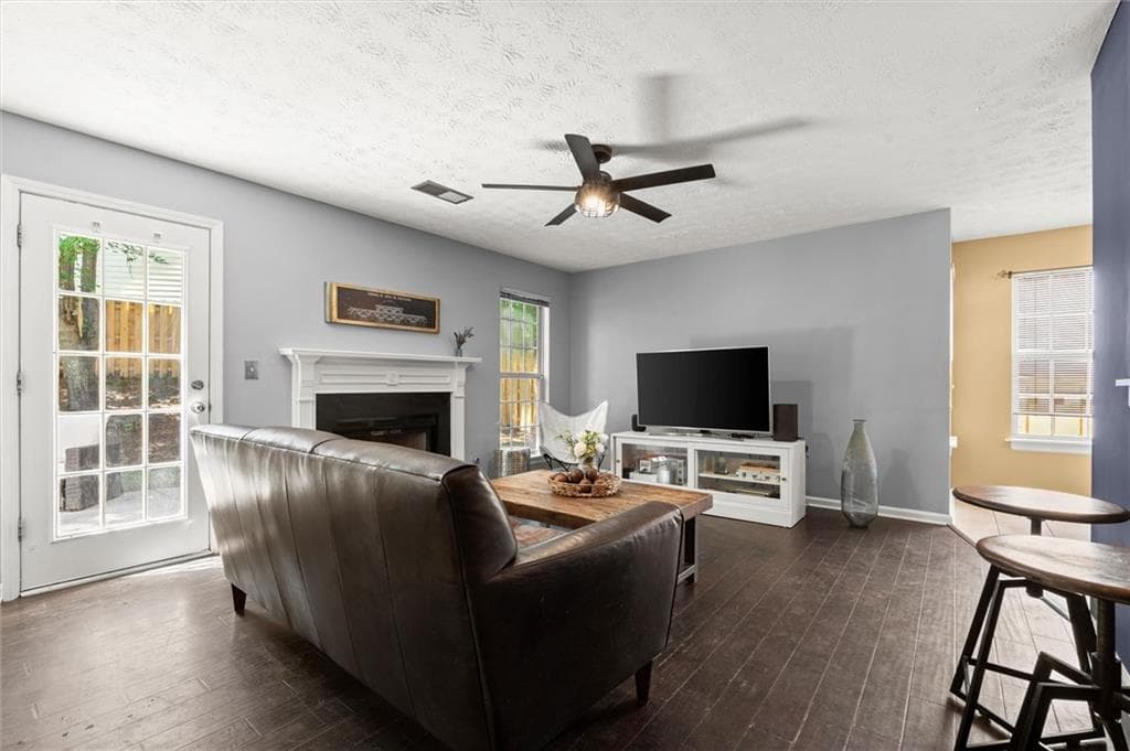 3 bedroom, 3 bathroom, 2,052 sq ft single family residence under contract at 3490 Parkbrooke Lane, Duluth, GA 30096 — photo 8