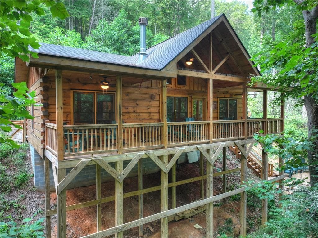 2 bedroom, 2 bathroom, 888 sq ft single family residence for sale at 261 Frosty Mountain Trail, Ellijay, GA 30536 — photo 1 of 40