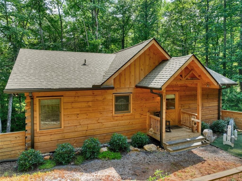 2 bedroom, 2 bathroom, 888 sq ft single family residence for sale at 261 Frosty Mountain Trail, Ellijay, GA 30536 — photo 2