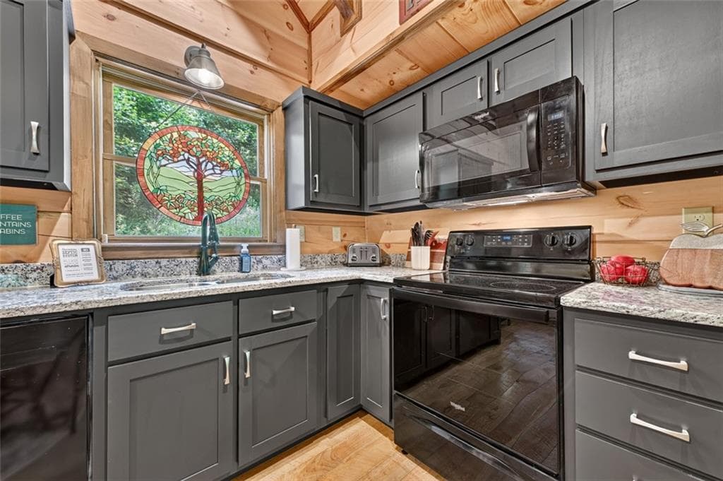 2 bedroom, 2 bathroom, 888 sq ft single family residence for sale at 261 Frosty Mountain Trail, Ellijay, GA 30536 — photo 10