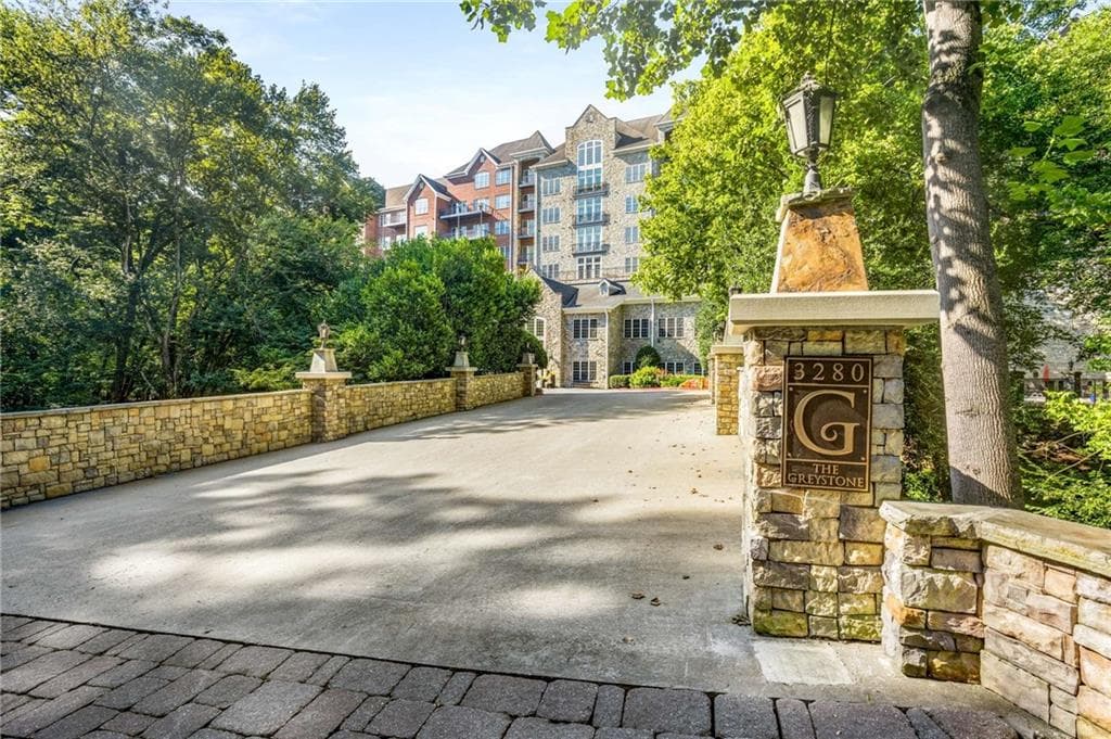 3 bedroom, 4 bathroom, 2,515 sq ft condominium for sale at 3280 STILLHOUSE Lane 410, Atlanta, GA 30339 — photo 2