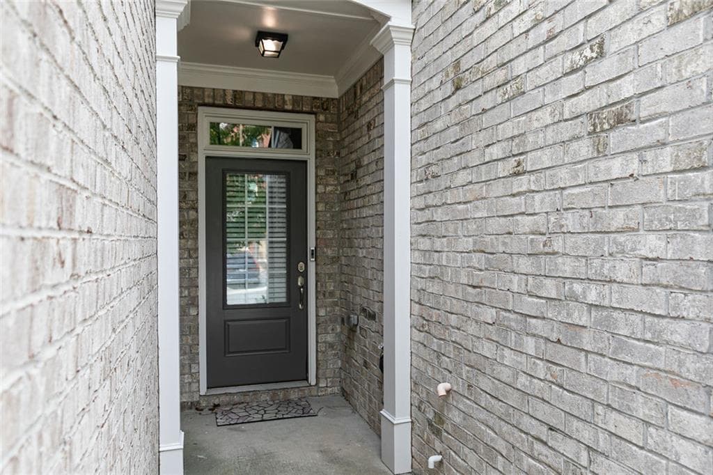 3 bedroom, 3 bathroom, 2,055 sq ft townhouse for sale at 584 Bright Street, Marietta, GA 30064 — photo 2