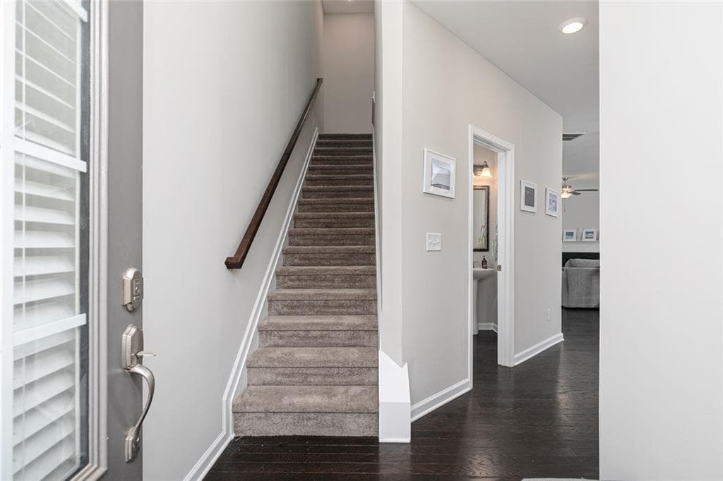 3 bedroom, 3 bathroom, 2,055 sq ft townhouse for sale at 584 Bright Street, Marietta, GA 30064 — photo 3