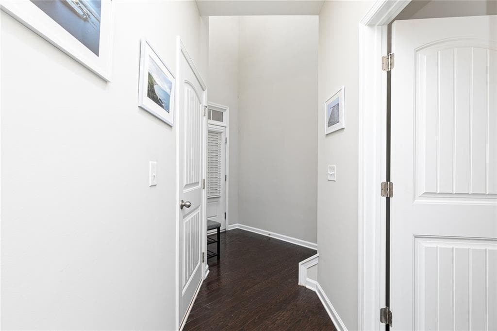 3 bedroom, 3 bathroom, 2,055 sq ft townhouse for sale at 584 Bright Street, Marietta, GA 30064 — photo 4