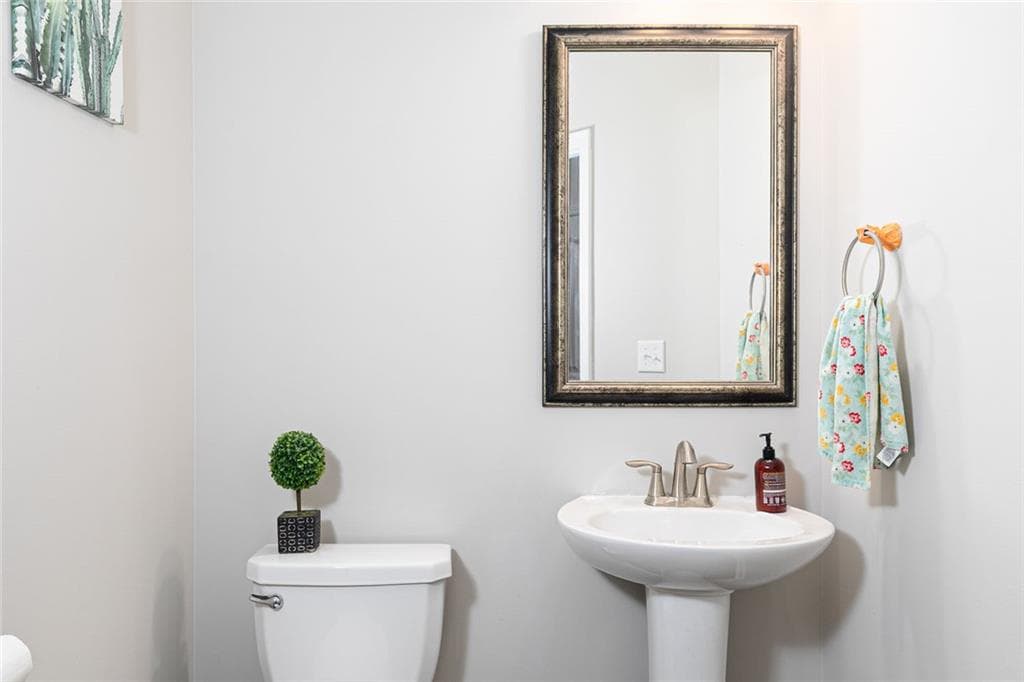 3 bedroom, 3 bathroom, 2,055 sq ft townhouse for sale at 584 Bright Street, Marietta, GA 30064 — photo 5