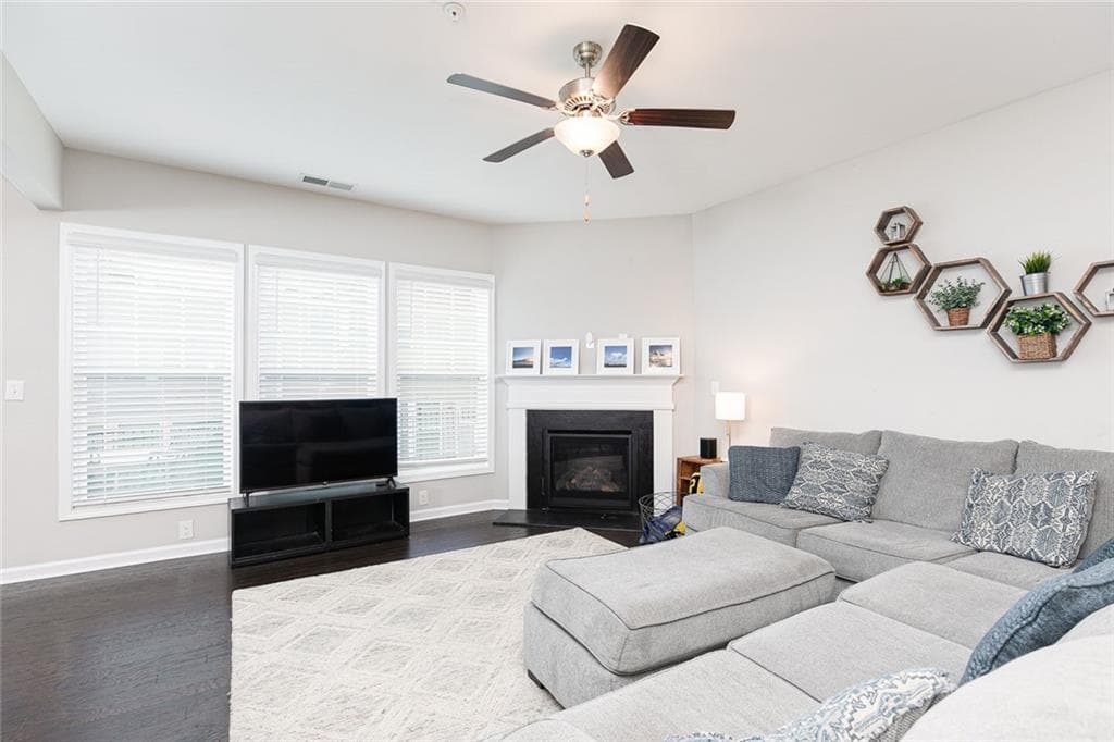 3 bedroom, 3 bathroom, 2,055 sq ft townhouse for sale at 584 Bright Street, Marietta, GA 30064 — photo 9