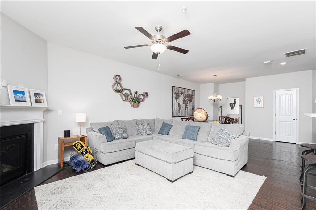3 bedroom, 3 bathroom, 2,055 sq ft townhouse for sale at 584 Bright Street, Marietta, GA 30064 — photo 10