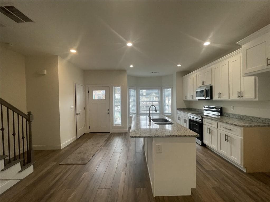 4 bedroom, 4 bathroom townhouse for rent at 4034 Oak glenn Drive, Duluth, GA 30096 for $2,600 a month — photo 2