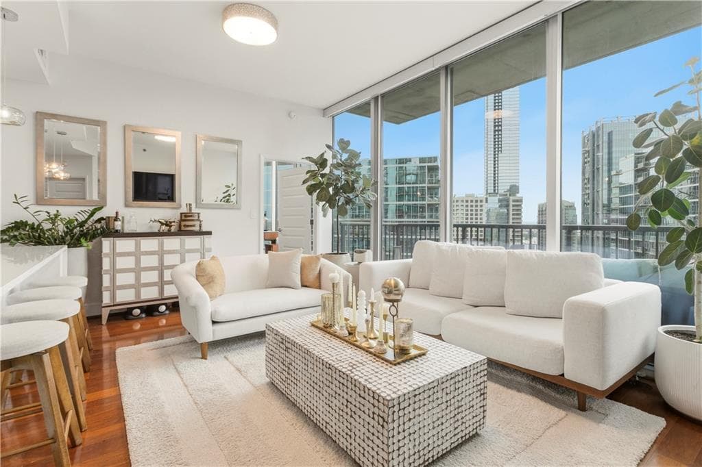 2 bedroom, 2 bathroom, 1,196 sq ft condominium for sale at 1080 Peachtree Street 1712, Atlanta, GA 30309 — photo 3