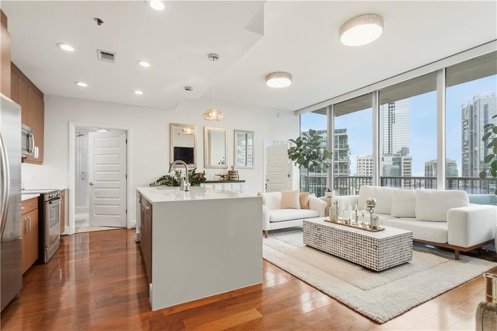 2 bedroom, 2 bathroom, 1,196 sq ft condominium for sale at 1080 Peachtree Street 1712, Atlanta, GA 30309 — photo 7