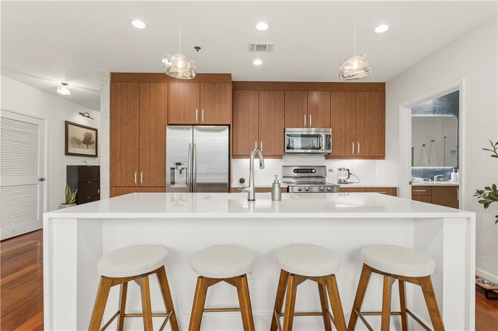 2 bedroom, 2 bathroom, 1,196 sq ft condominium for sale at 1080 Peachtree Street 1712, Atlanta, GA 30309 — photo 4