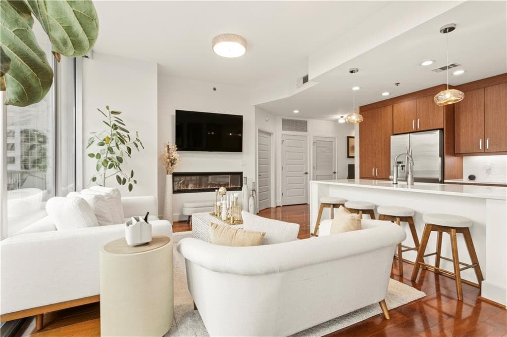 2 bedroom, 2 bathroom, 1,196 sq ft condominium for sale at 1080 Peachtree Street 1712, Atlanta, GA 30309 — photo 9