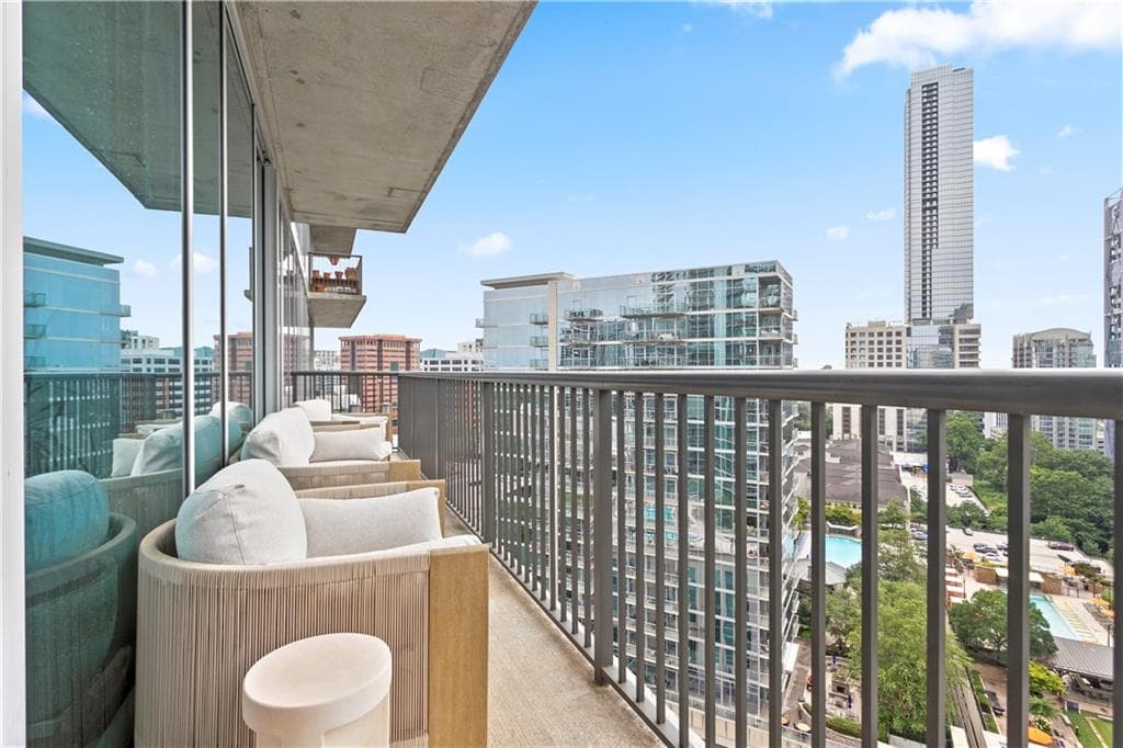 2 bedroom, 2 bathroom, 1,196 sq ft condominium for sale at 1080 Peachtree Street 1712, Atlanta, GA 30309 — photo 6