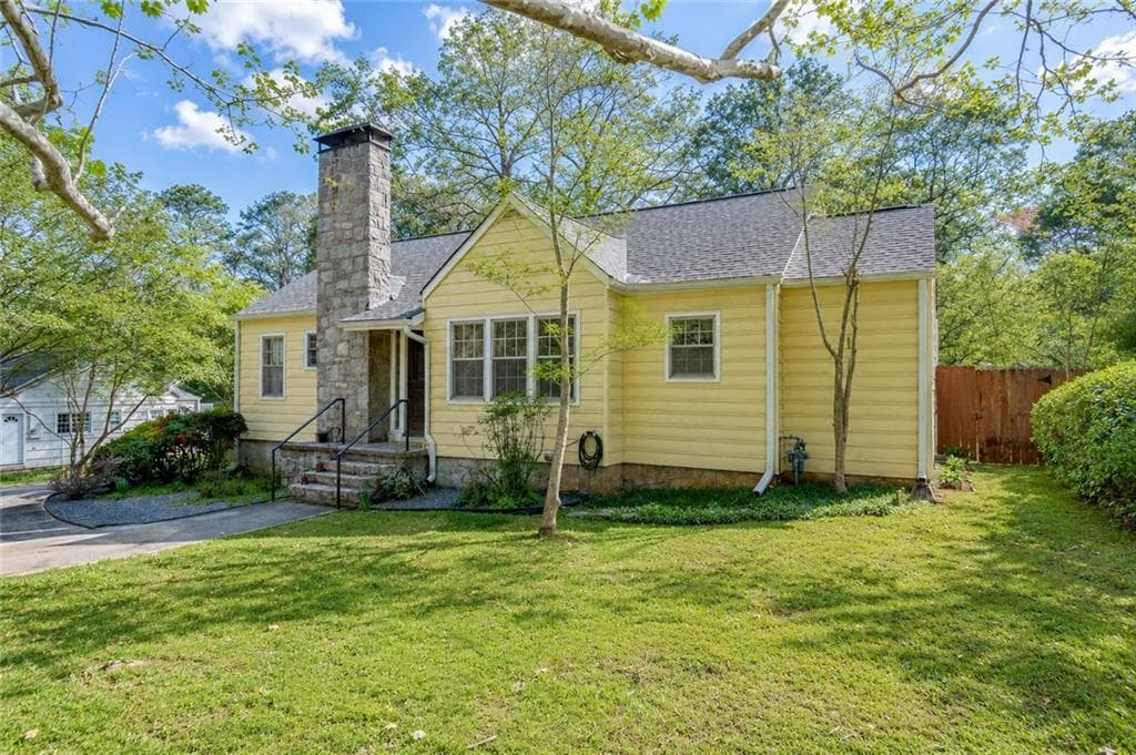 2 bedroom, 1 bathroom, 1,400 sq ft single family residence for sale at 2657 Old Norcross Road, Tucker, GA 30084 — photo 2