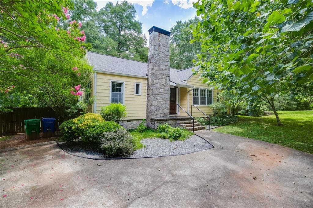 2 bedroom, 1 bathroom, 1,400 sq ft single family residence for sale at 2657 Old Norcross Road, Tucker, GA 30084 — photo 3
