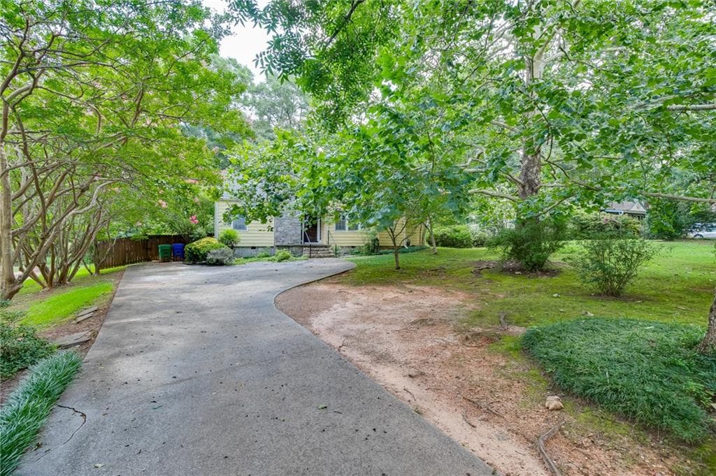 2 bedroom, 1 bathroom, 1,400 sq ft single family residence for sale at 2657 Old Norcross Road, Tucker, GA 30084 — photo 4