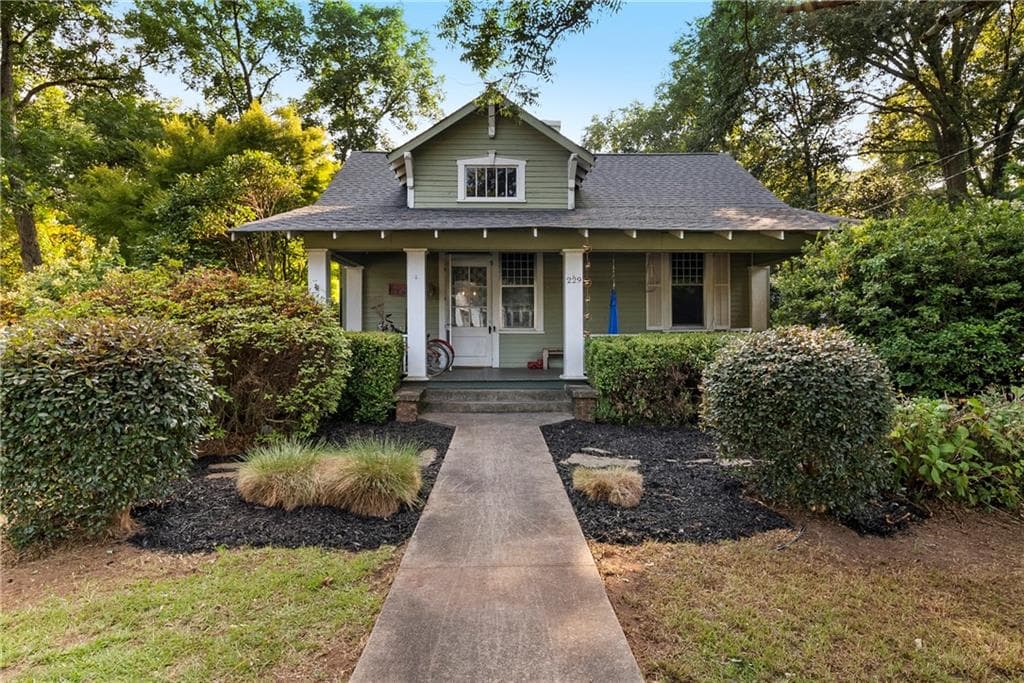 5 bedroom, 3 bathroom, 2,655 sq ft single family residence under contract at 229 N Church Street, Winterville, GA 30683