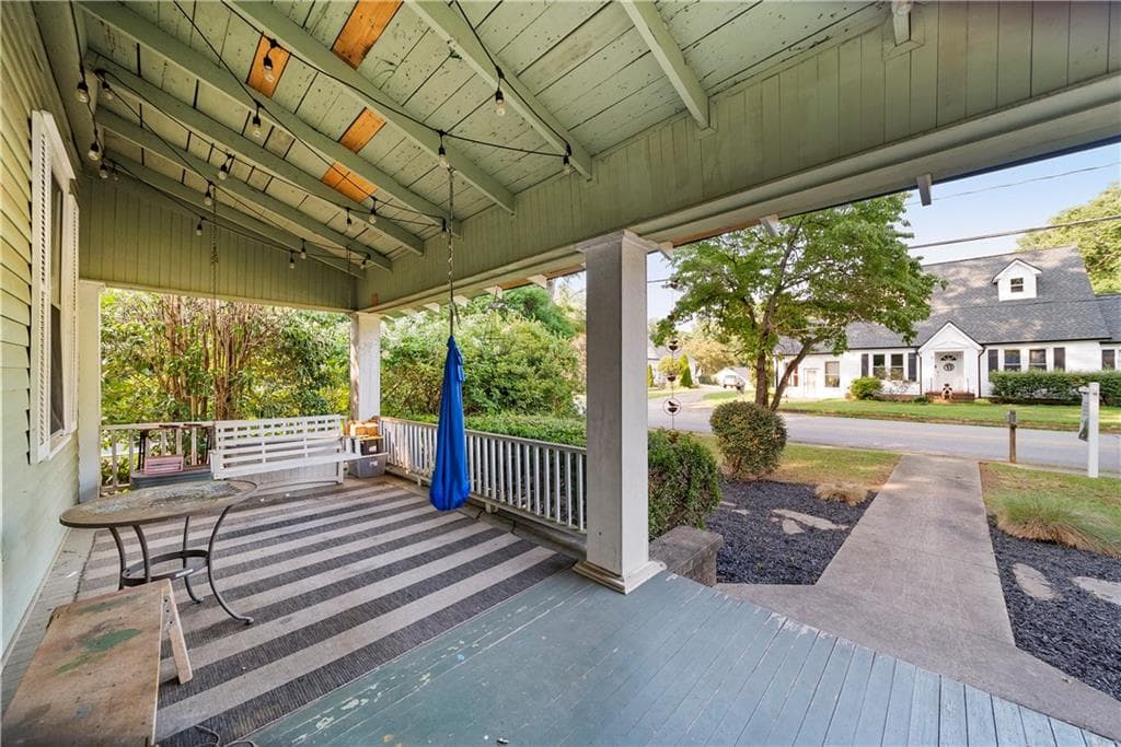 5 bedroom, 3 bathroom, 2,655 sq ft single family residence under contract at 229 N Church Street, Winterville, GA 30683 — photo 5