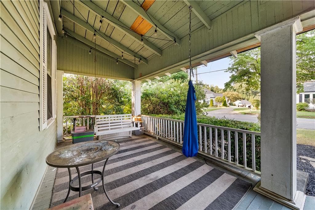 5 bedroom, 3 bathroom, 2,655 sq ft single family residence under contract at 229 N Church Street, Winterville, GA 30683 — photo 6