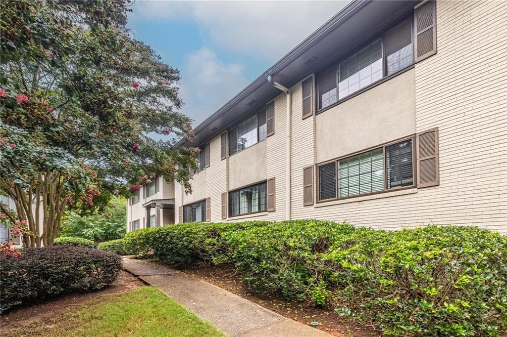 1 bedroom, 1 bathroom, 840 sq ft condominium for sale at 410 Candler Park Drive C-6, Atlanta, GA 30307