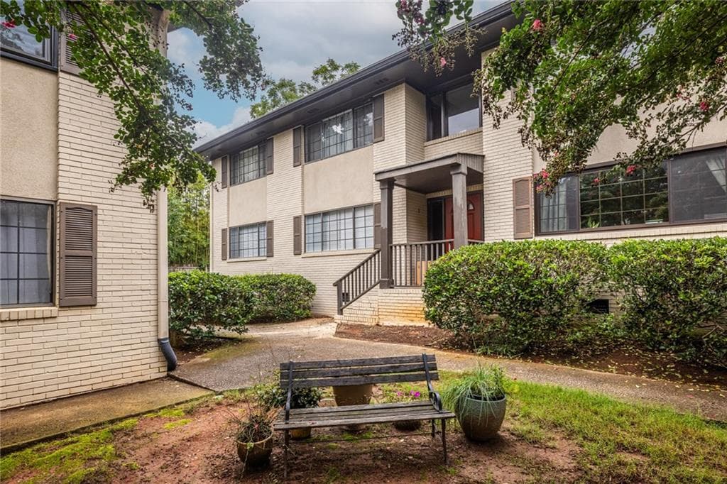 1 bedroom, 1 bathroom, 840 sq ft condominium for sale at 410 Candler Park Drive C-6, Atlanta, GA 30307 — photo 5