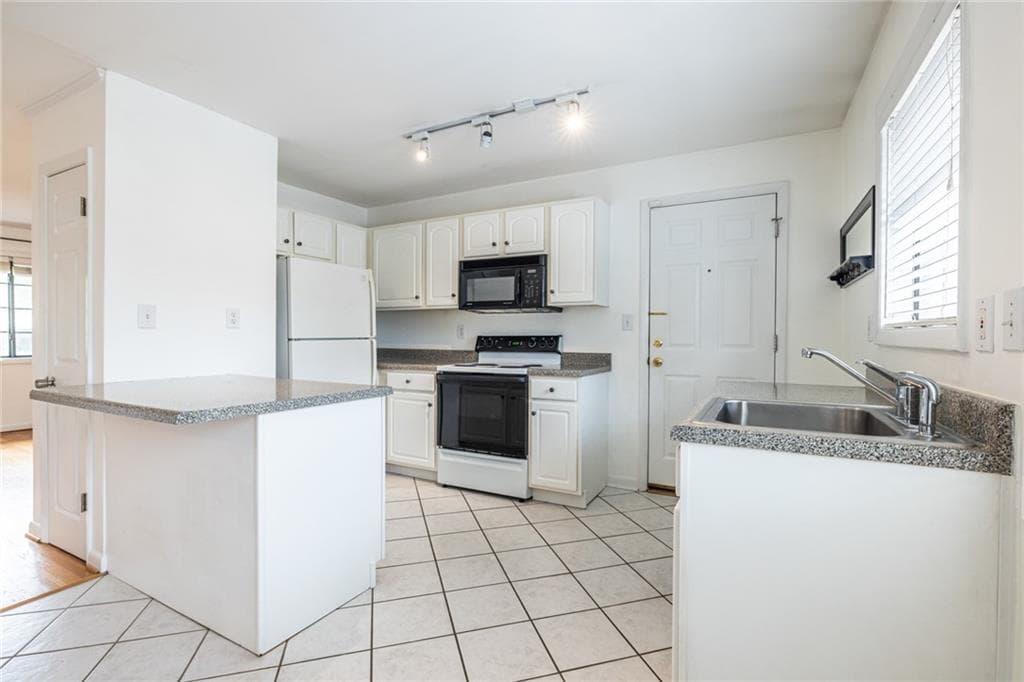 1 bedroom, 1 bathroom, 840 sq ft condominium for sale at 410 Candler Park Drive C-6, Atlanta, GA 30307 — photo 9