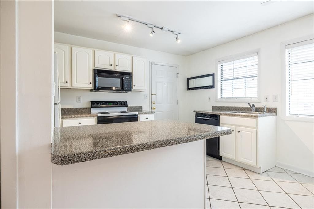 1 bedroom, 1 bathroom, 840 sq ft condominium for sale at 410 Candler Park Drive C-6, Atlanta, GA 30307 — photo 6