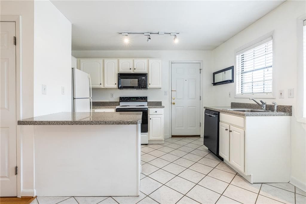 1 bedroom, 1 bathroom, 840 sq ft condominium for sale at 410 Candler Park Drive C-6, Atlanta, GA 30307 — photo 7