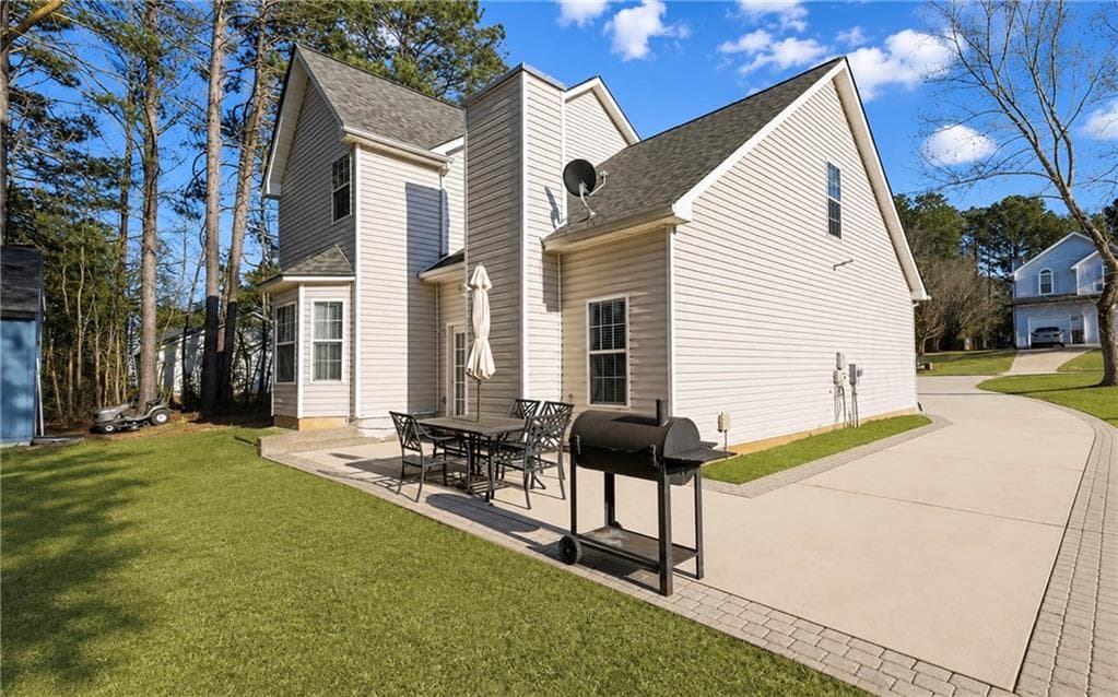 2 bedroom, 3 bathroom, 2,709 sq ft single family residence for sale at 6585 Manor Creek Drive, Douglasville, GA 30135 — photo 2