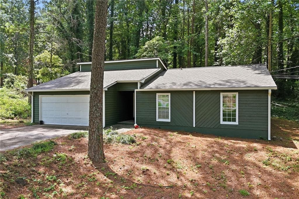 3 bedroom, 2 bathroom, 1,651 sq ft single family residence for sale at 4738 Jamerson Forest Circle, Marietta, GA 30066 — photo 2