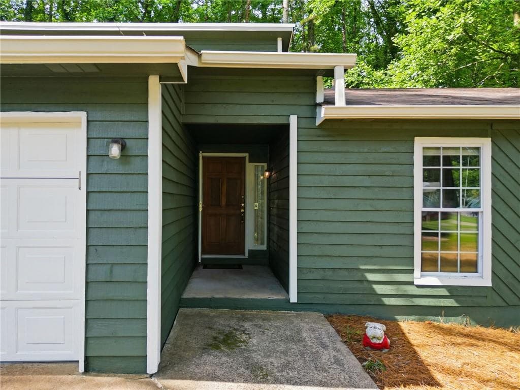 3 bedroom, 2 bathroom, 1,651 sq ft single family residence for sale at 4738 Jamerson Forest Circle, Marietta, GA 30066 — photo 3