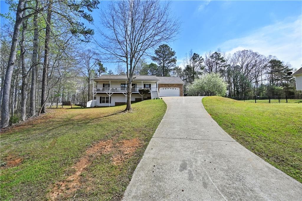 6 bedroom, 2 bathroom, 2,904 sq ft single family residence for sale at 125 Tricias Way, Temple, GA 30179 — photo 4