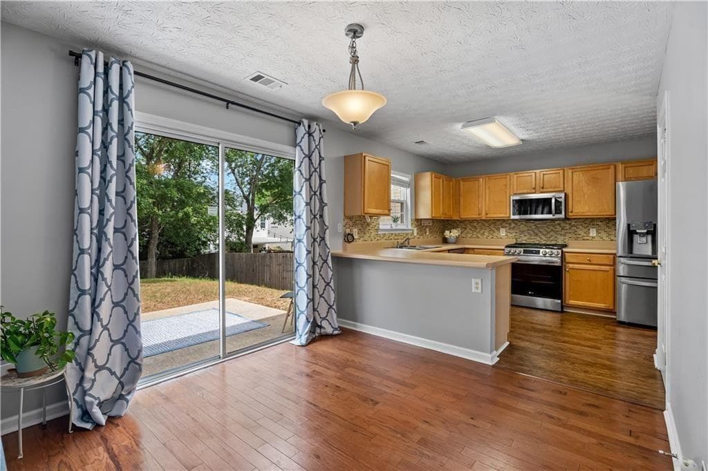4 bedroom, 3 bathroom, 2,288 sq ft single family residence for sale at 411 Sugar Maple Court, Canton, GA 30114 — photo 7