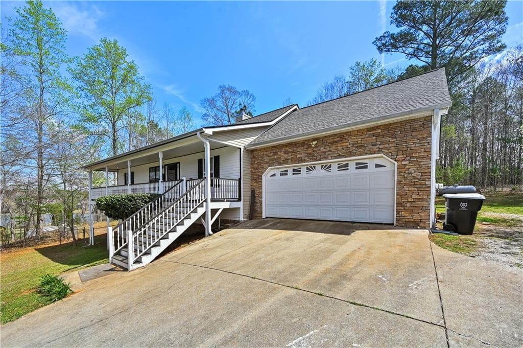 6 bedroom, 2 bathroom, 2,904 sq ft single family residence for sale at 125 Tricias Way, Temple, GA 30179 — photo 2