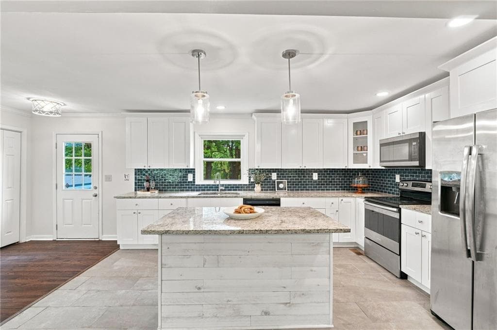 3 bedroom, 2 bathroom, 1,474 sq ft single family residence for sale at 4691 Roberta Circle, Austell, GA 30106 — photo 3