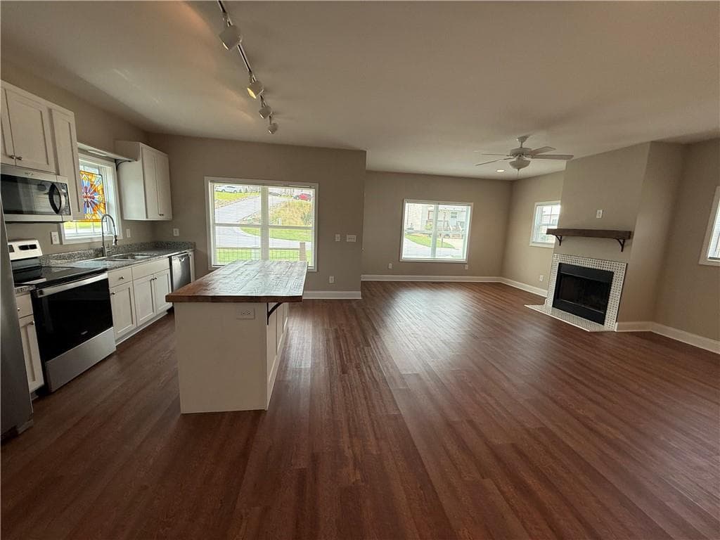 3 bedroom, 2 bathroom single family residence for rent at 519 Liberty Park Drive, Gainesville, GA 30501 for $1,895 a month — photo 2