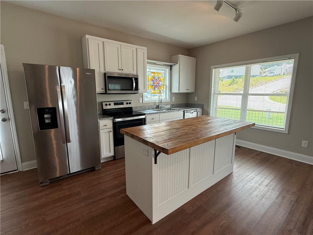 3 bedroom, 2 bathroom single family residence for rent at 519 Liberty Park Drive, Gainesville, GA 30501 for $1,895 a month — photo 4