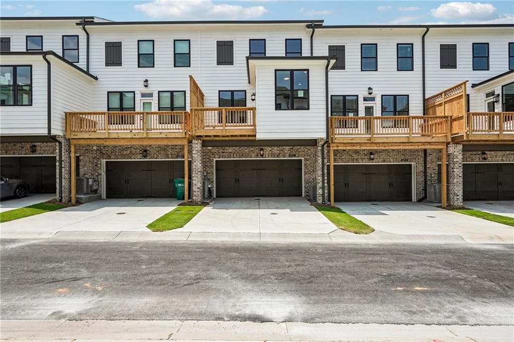 3 bedroom, 4 bathroom, 2,004 sq ft townhouse for sale at 4211 Millcroft Place 215, Buford, GA 30518 — photo 4
