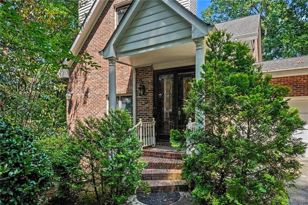 5 bedroom, 5 bathroom, 5,032 sq ft single family residence for sale at 6415 River Chase Circle, Sandy Springs, GA 30328 — photo 4