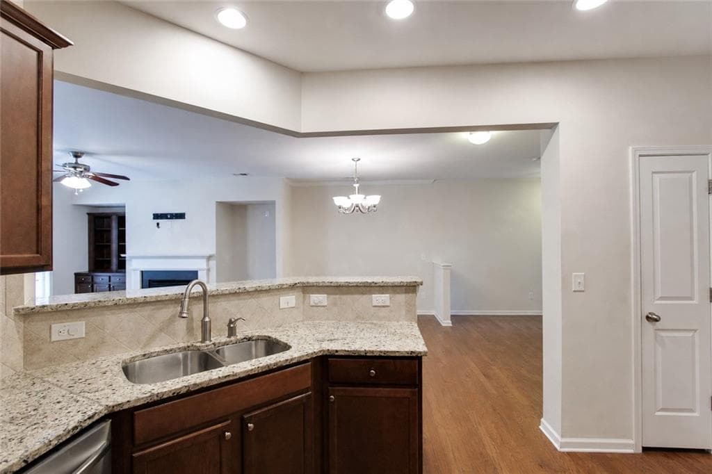 3 bedroom, 3 bathroom, 1,966 sq ft townhouse for rent at 2132 Greencrest Circle, Alpharetta, GA 30004 for $2,499 a month — photo 9