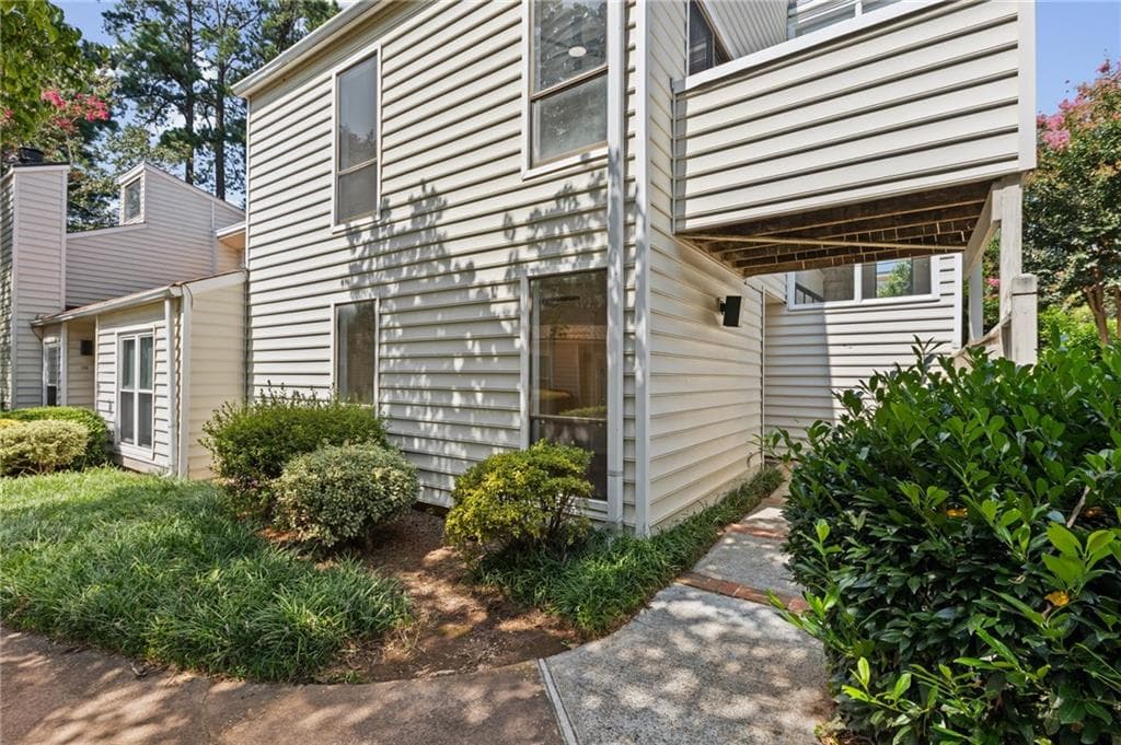 3 bedroom, 3 bathroom, 1,780 sq ft townhouse for sale at 708 Serramonte Drive, Marietta, GA 30068