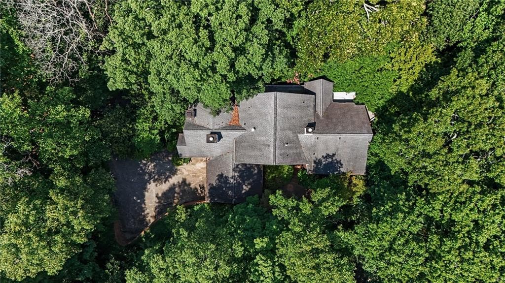5 bedroom, 5 bathroom, 5,032 sq ft single family residence for sale at 6415 River Chase Circle, Sandy Springs, GA 30328 — photo 2