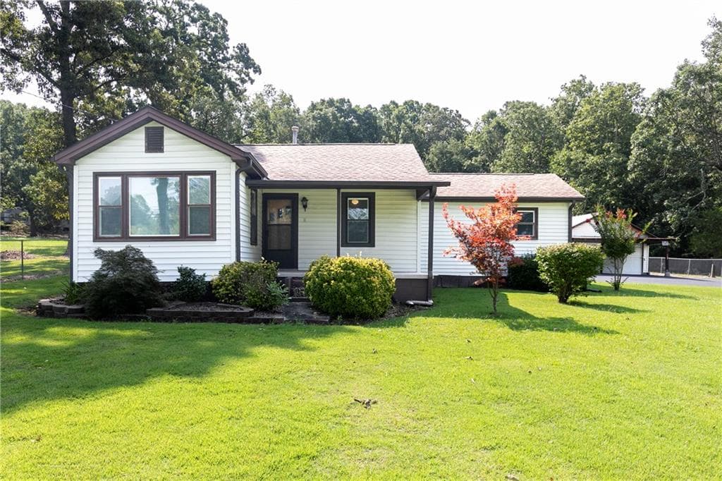 2 bedroom, 1 bathroom, 1,022 sq ft single family residence for sale at 3186 Highway 411, White, GA 30184 — photo 2