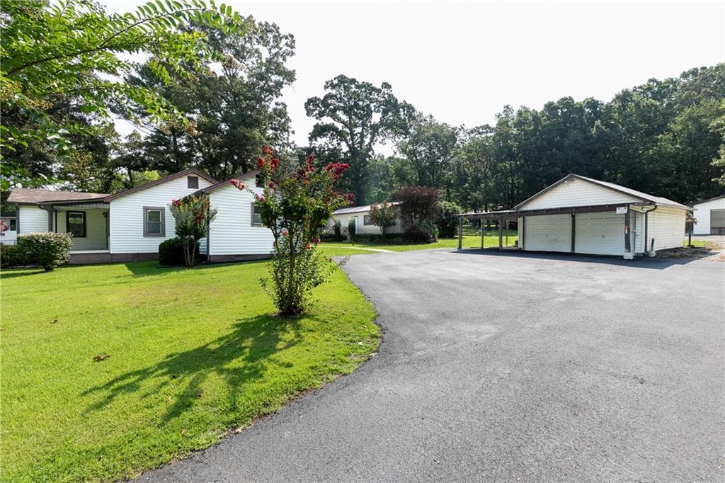 2 bedroom, 1 bathroom, 1,022 sq ft single family residence for sale at 3186 Highway 411, White, GA 30184 — photo 7