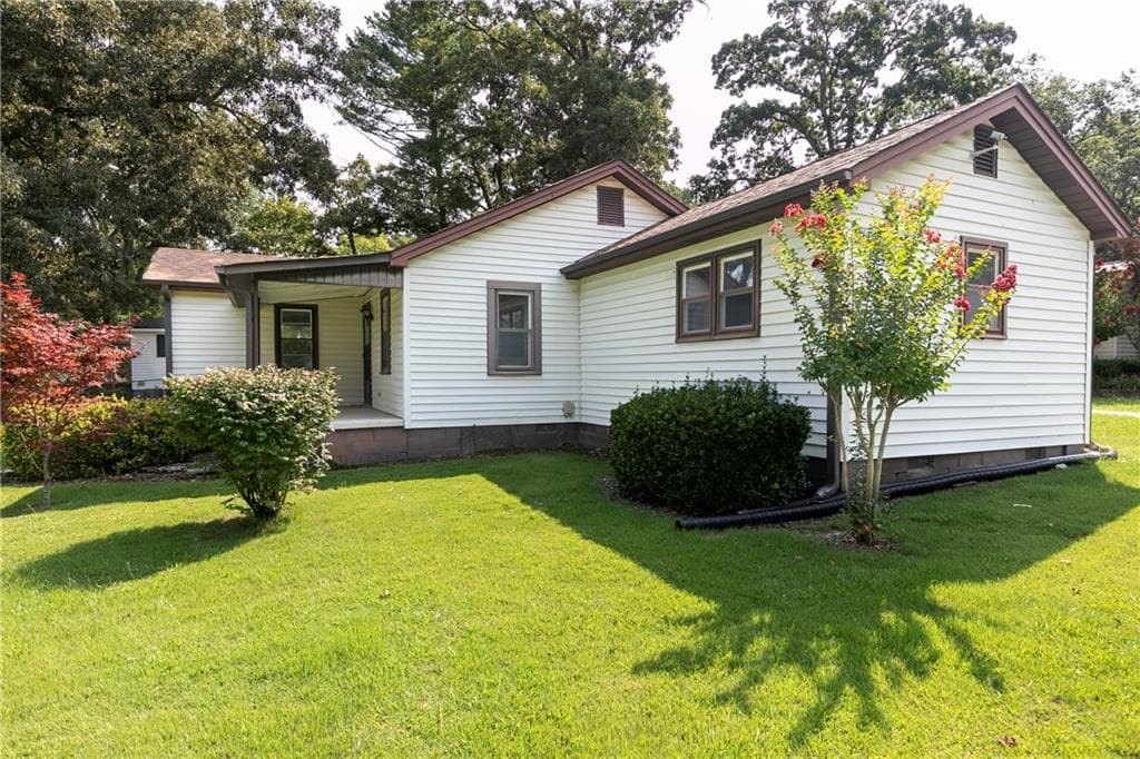 2 bedroom, 1 bathroom, 1,022 sq ft single family residence for sale at 3186 Highway 411, White, GA 30184 — photo 9