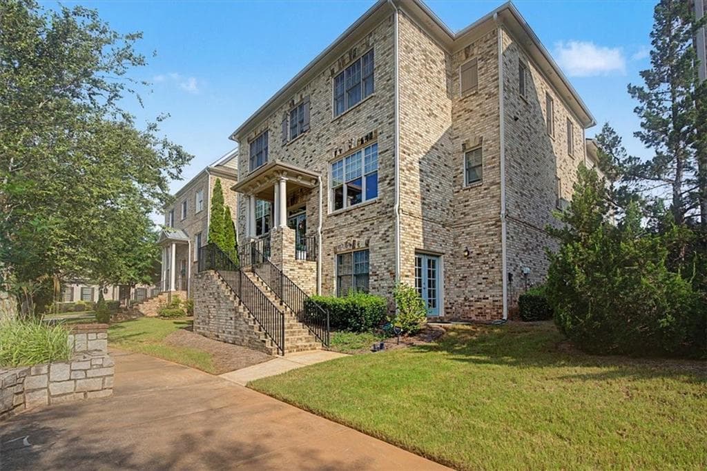 4 bedroom, 5 bathroom, 4,860 sq ft single family residence for sale at 1067 Merrivale Chase, Roswell, GA 30075 — photo 3